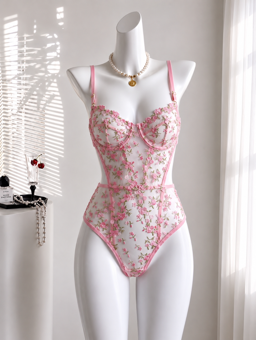 Çiçek İşlemeli Transparan Bodysuit