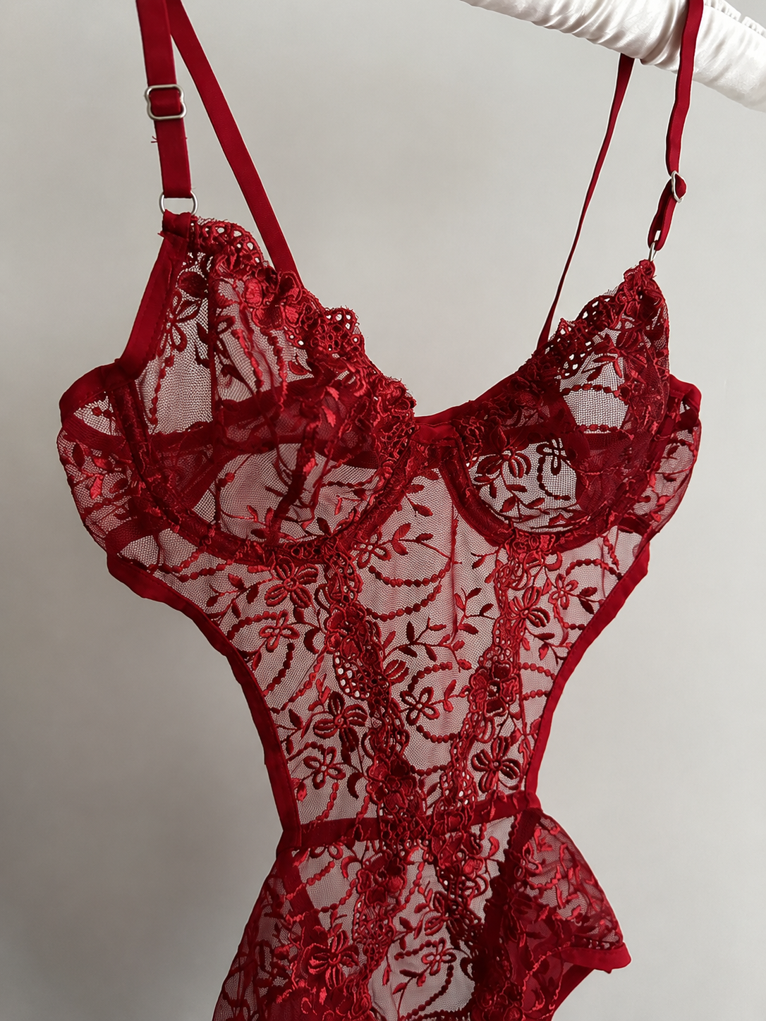 Kırmızı Floral Nakışlı Transparan Bodysuit