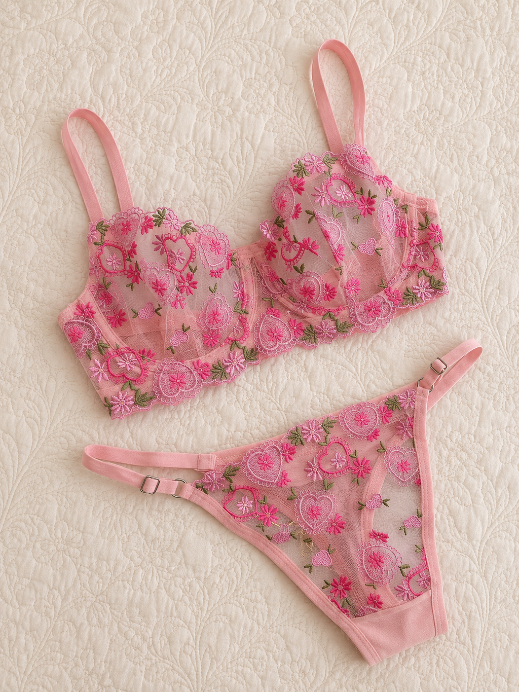 Kalp Nakışlı Romantik Set
