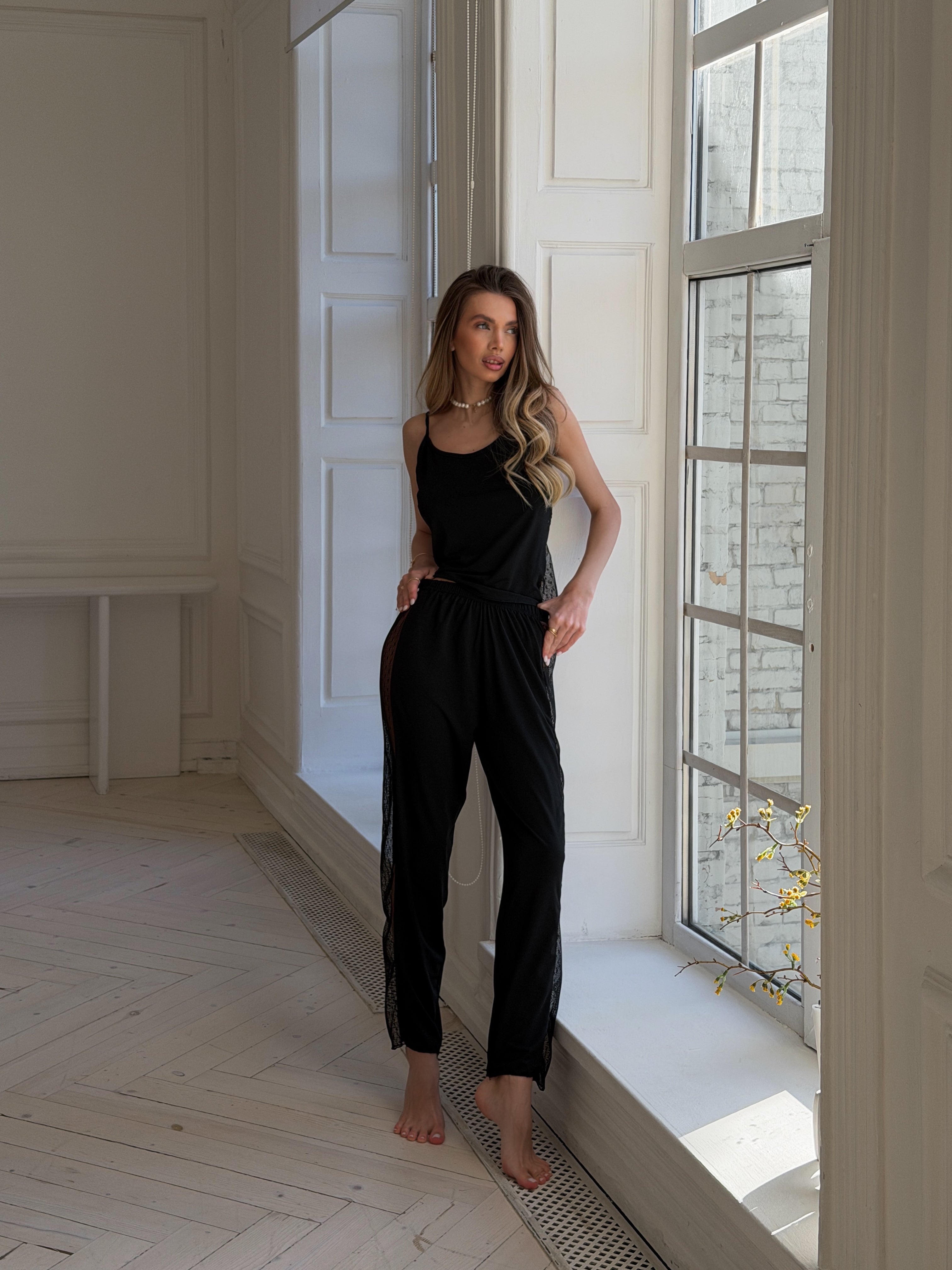 Transparan Detaylı Pijama Takımı