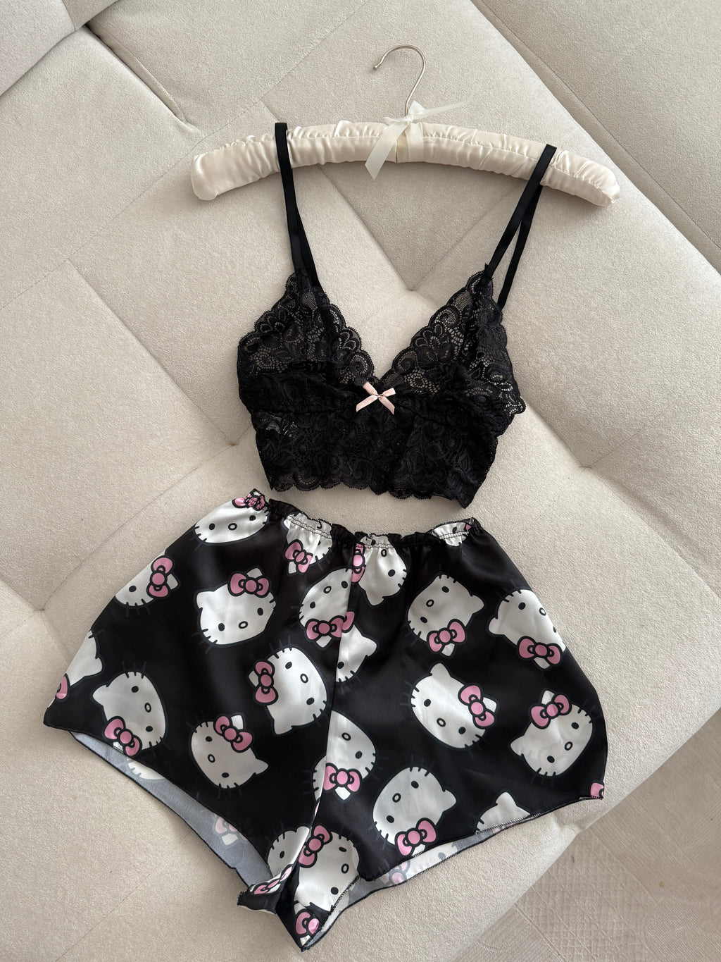 Hello Kitty Desenli Dantel Takım