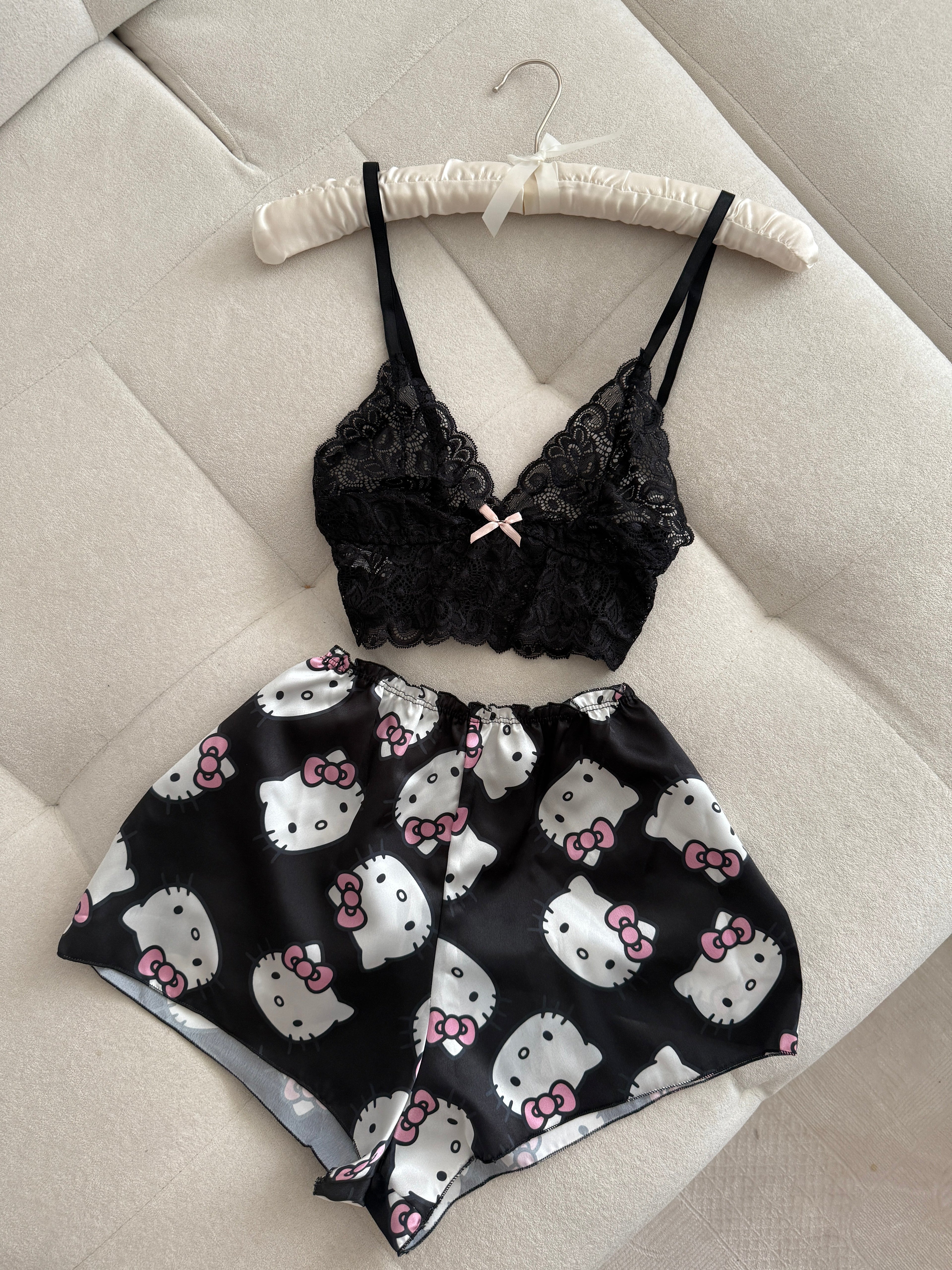 Hello Kitty Desenli Dantel Takım