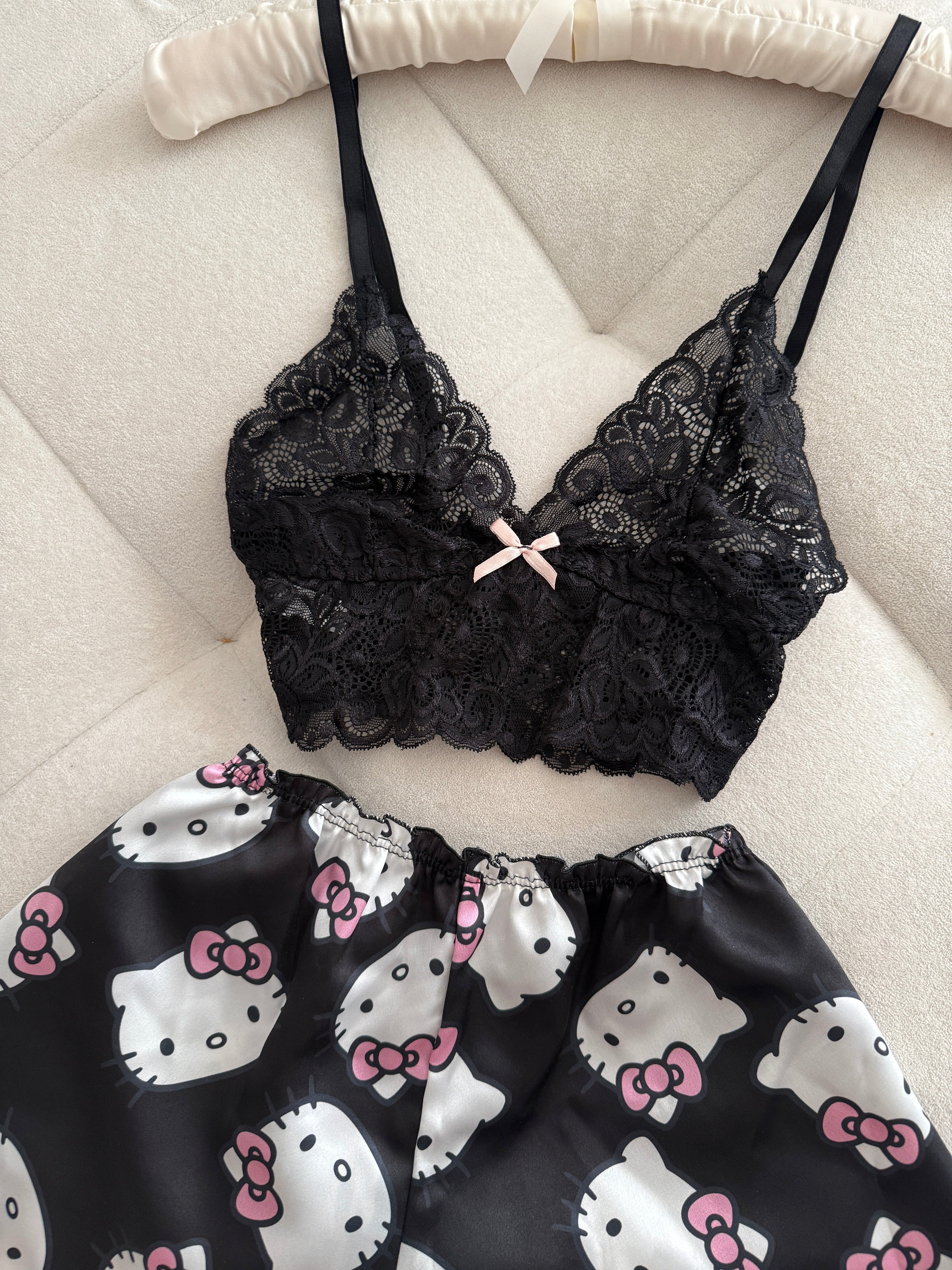 Hello Kitty Desenli Dantel Takım