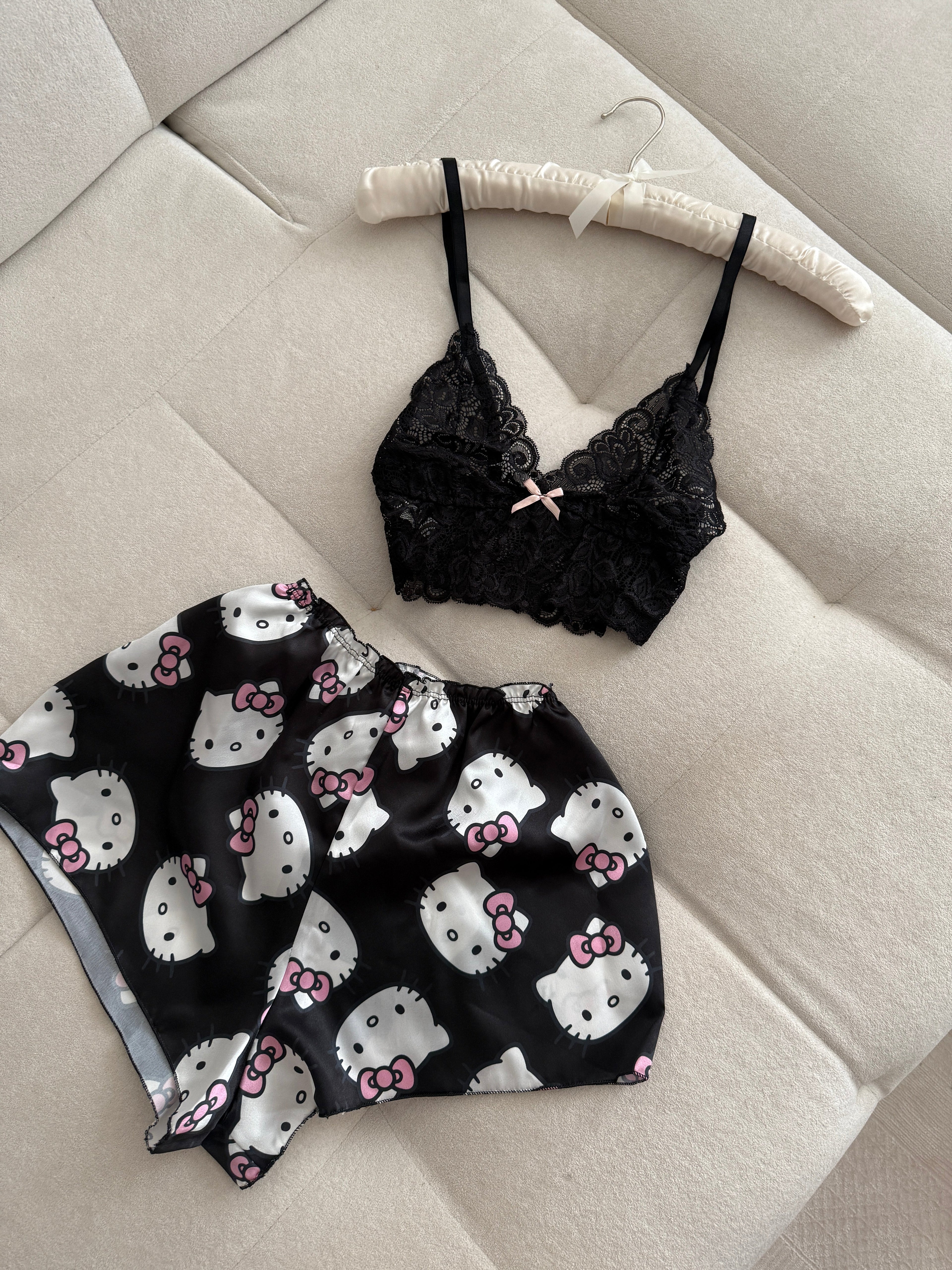 Hello Kitty Desenli Dantel Takım