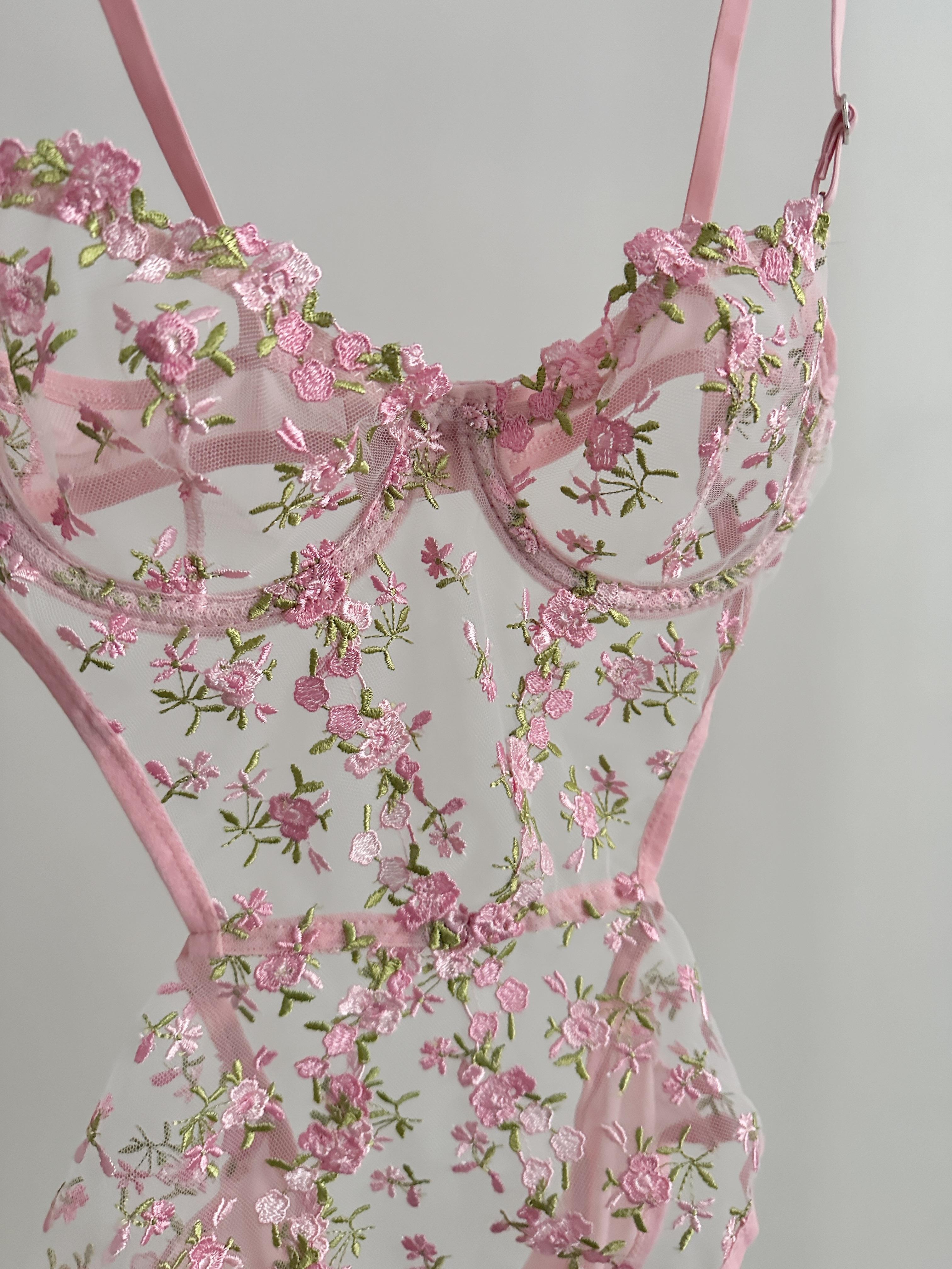 Çiçek İşlemeli Transparan Bodysuit