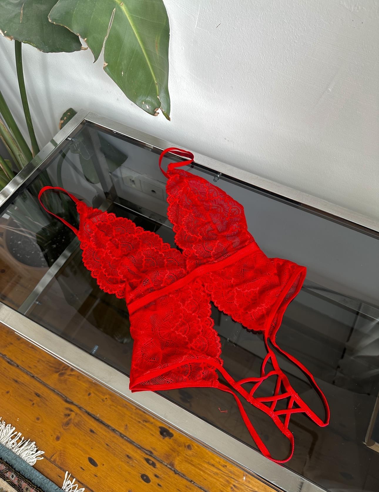 Dantel Detaylı Transparan Bodysuit