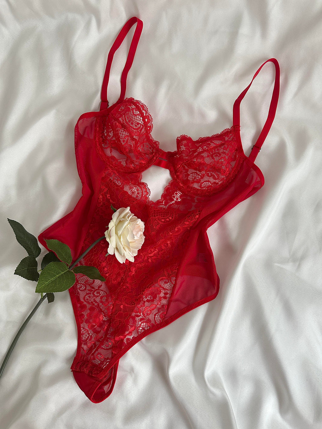 Kırmızı Transparan Dantel Bodysuit