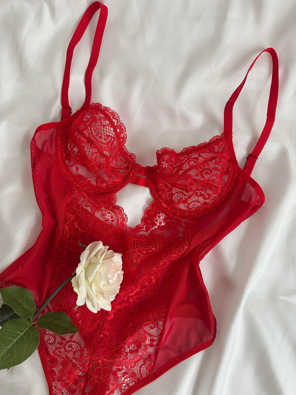 Kırmızı Transparan Dantel Bodysuit