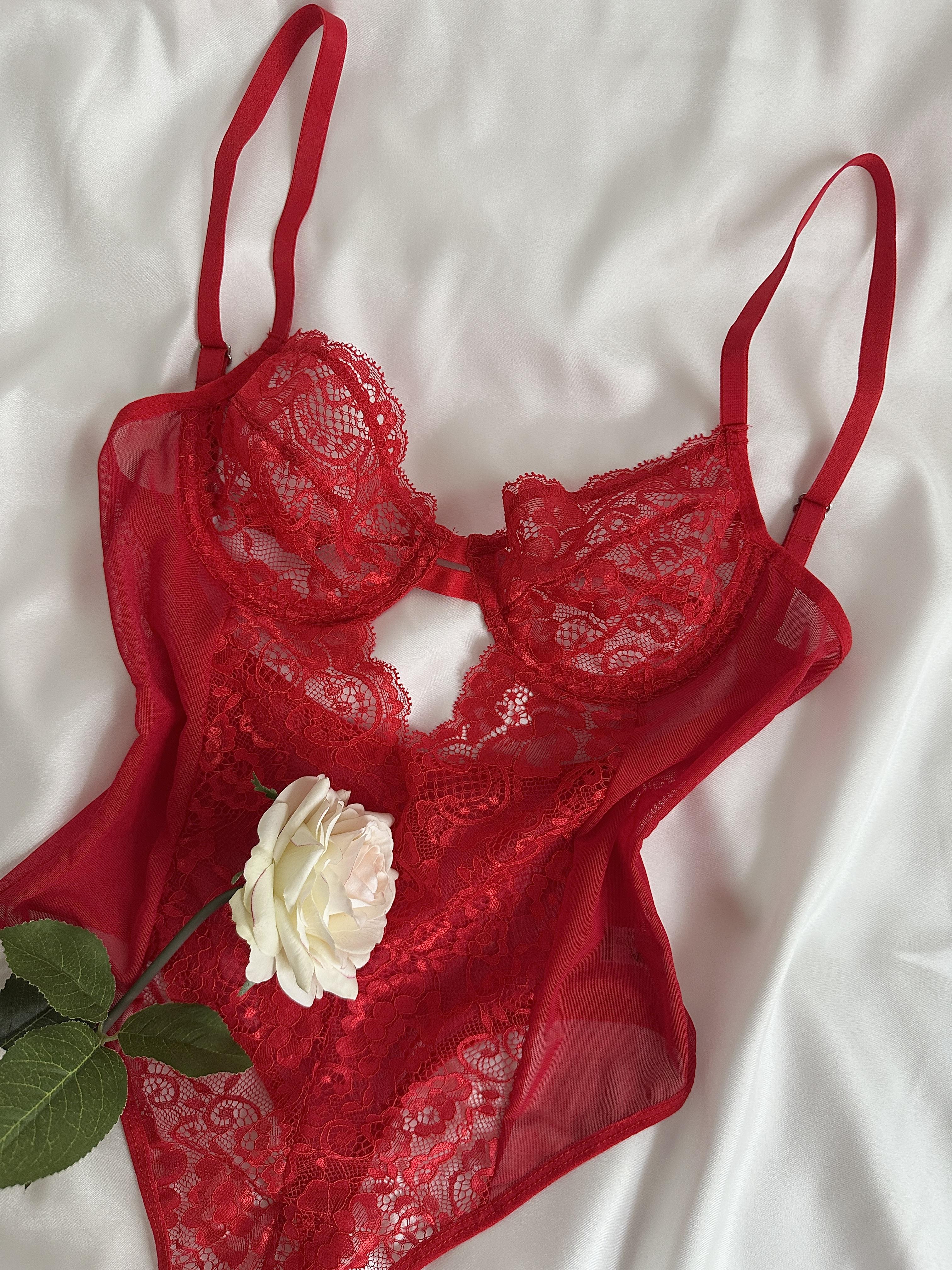 Kırmızı Transparan Dantel Bodysuit