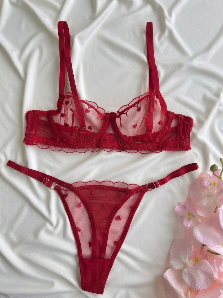 Romantik Kalp Nakışlı Kırmızı Set