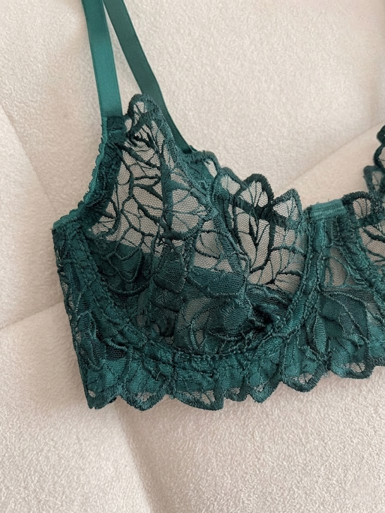 Zümrüt Nakışlı Transparan Set