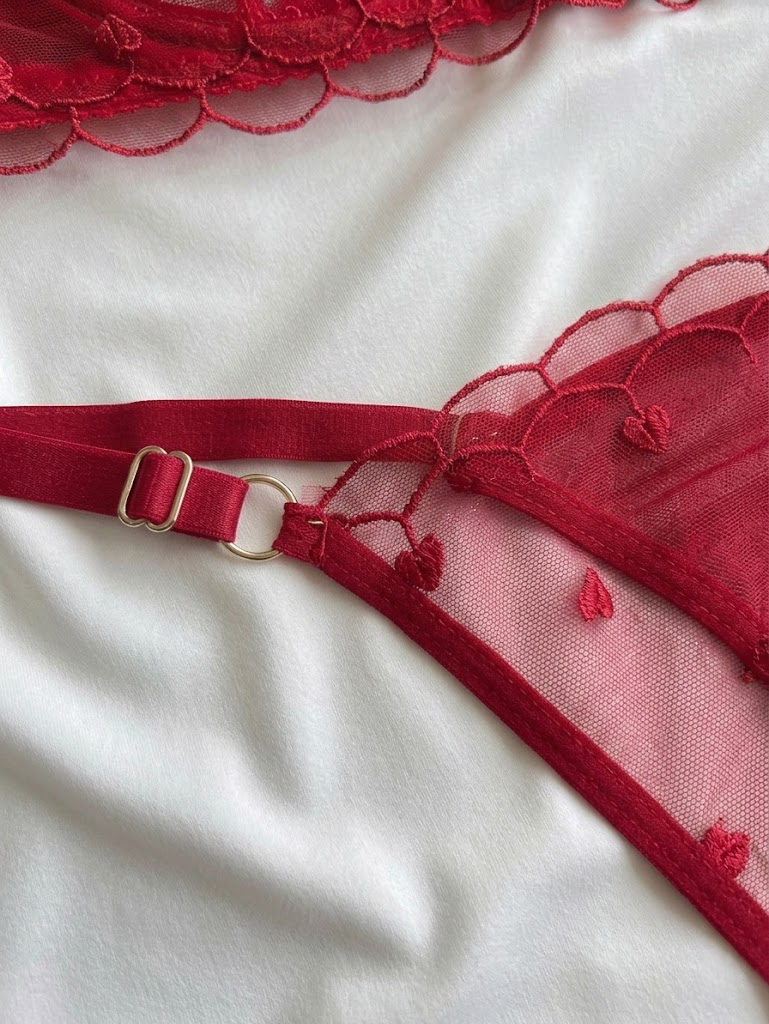 Romantik Kalp Nakışlı Kırmızı Set