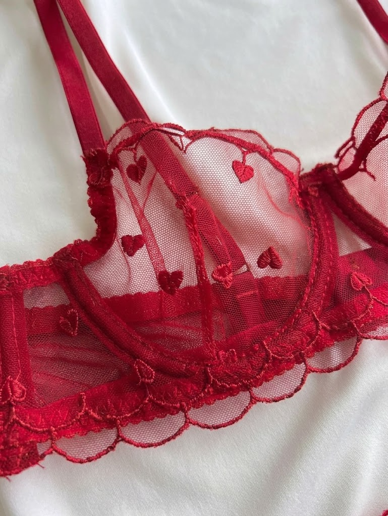 Romantik Kalp Nakışlı Kırmızı Set