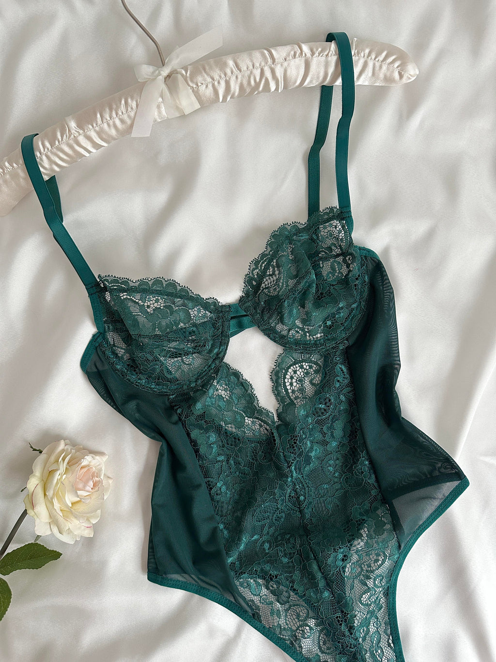 Zümrüt Yeşili Dantel Bodysuit